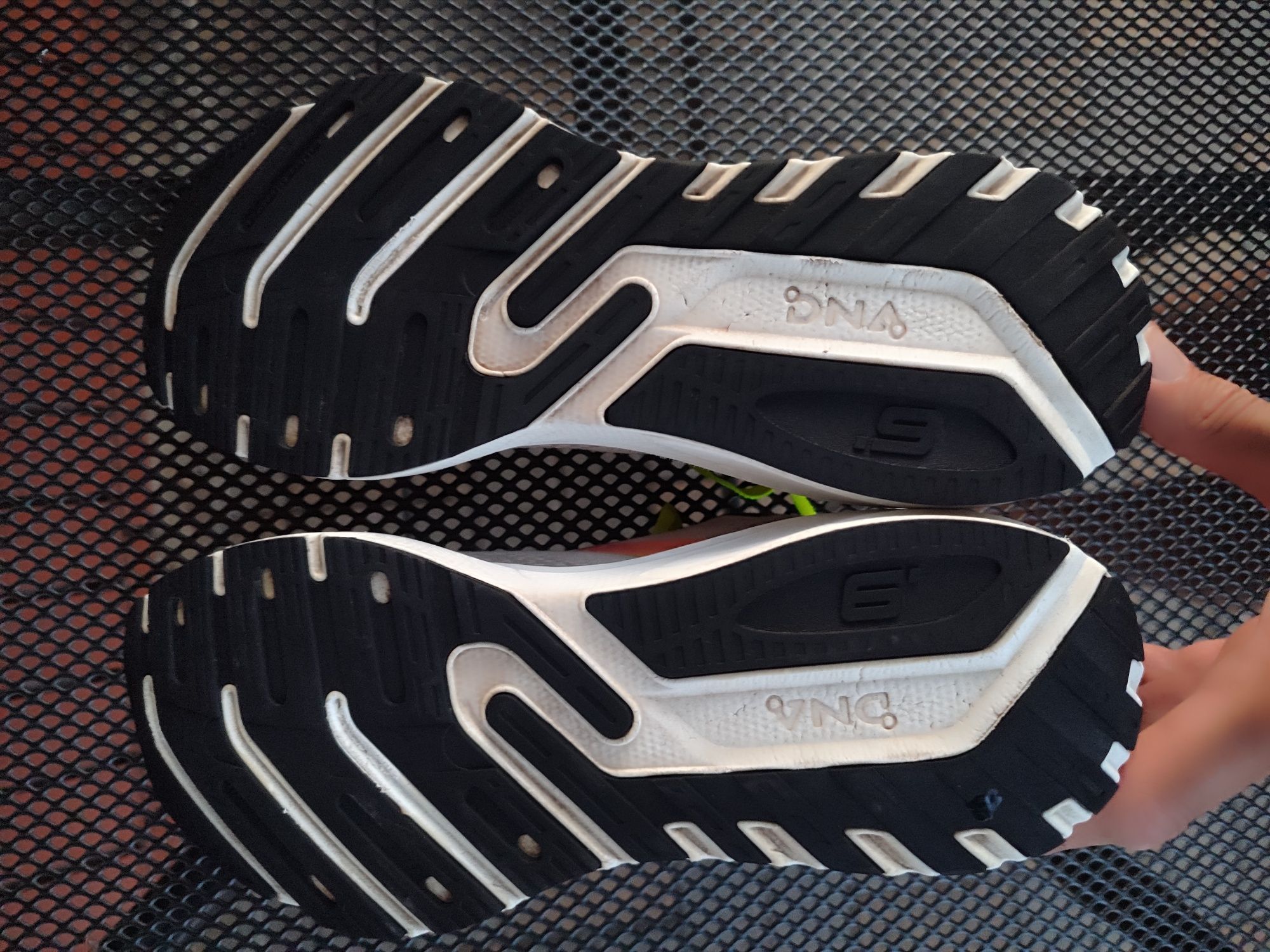 Оригинальные кроссовки Brooks Launch GTS9 45,5 размер