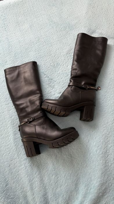 Чоботи жіночі дві пари 36 розмір