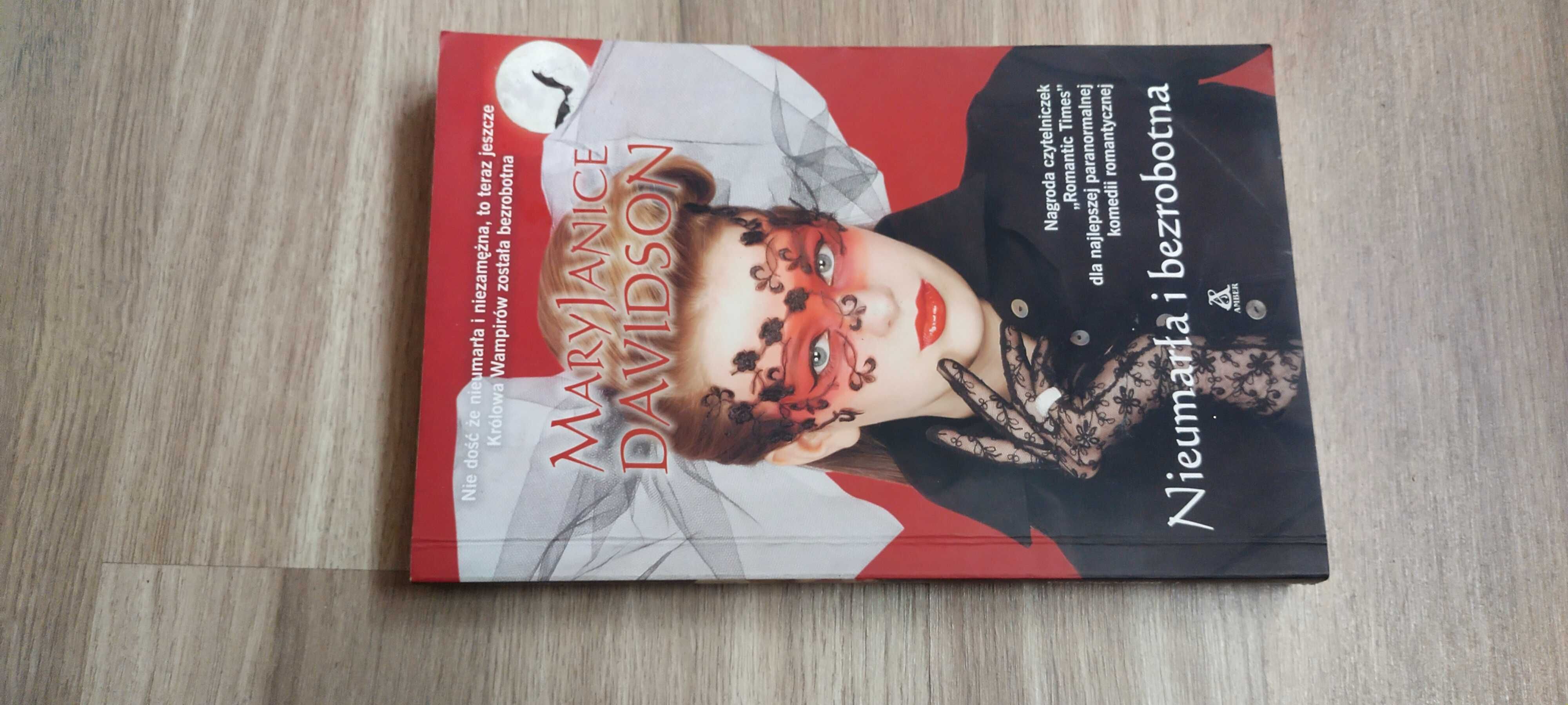 Nieumarła i bezrobotna - Mary Janice Davidson