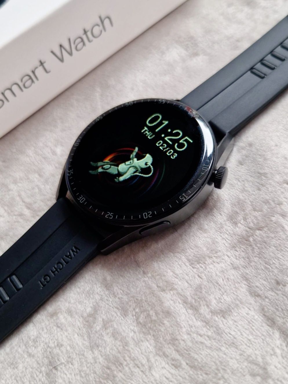 Czarny smartwatch GT4
