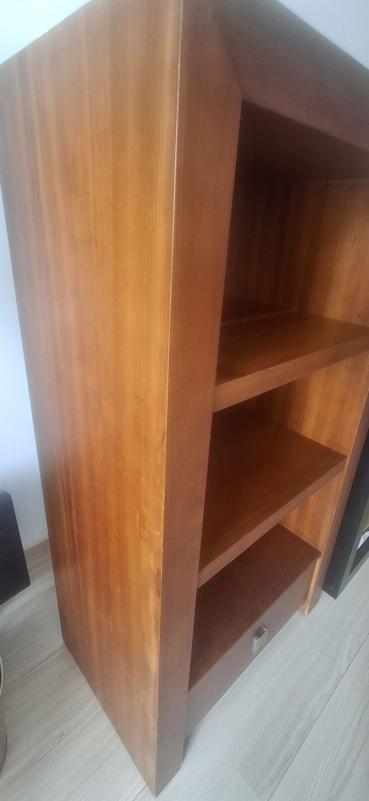 Móvel estante com gaveta