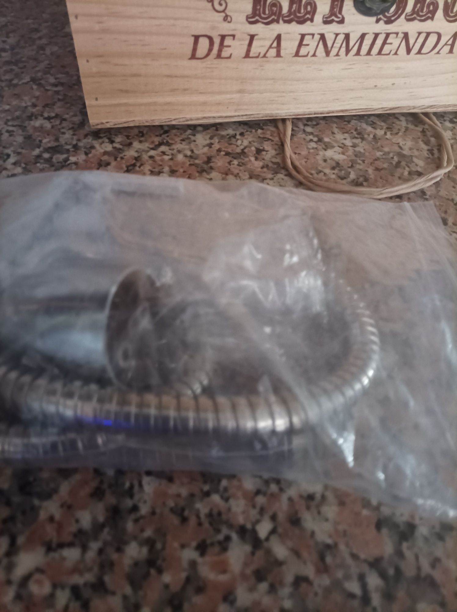 Vendo chuveiro de casa de banho novo