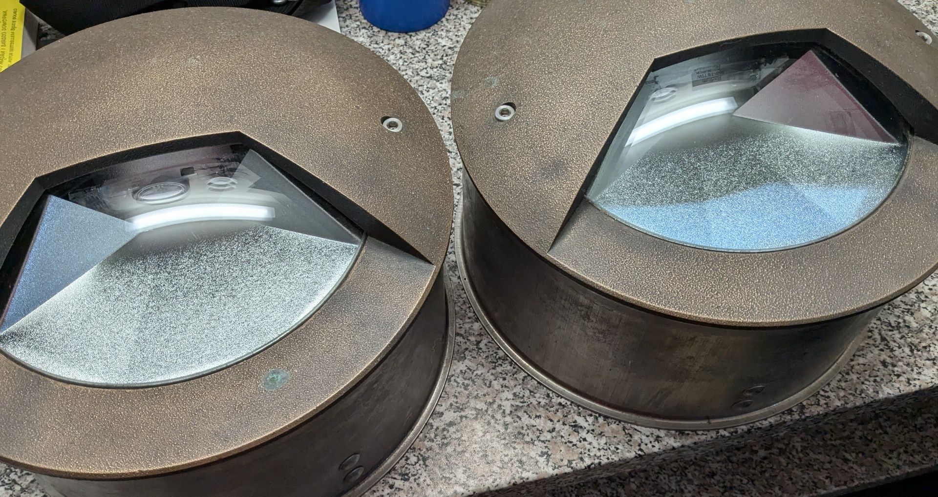 Bega - Lampa ziemna (x2) do oświetlenia budynku z oprawą do ziemi MHT