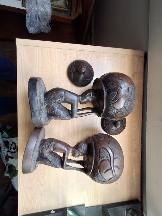 Par caixas esculturas africanas em madeira cerca 25 cms
