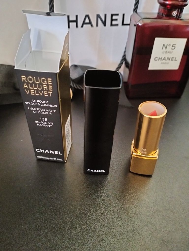Chanel pomadka 138 nowa.