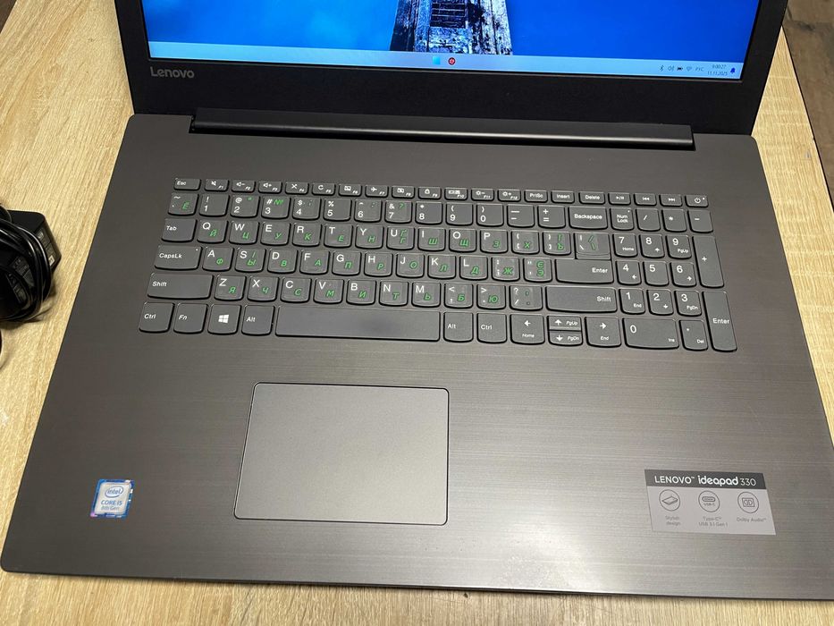 Lenovo ideapad 330-17ikb,4/8 Ядер i5-8250u,RAM 12GB,SSD 256GB,17.3 США