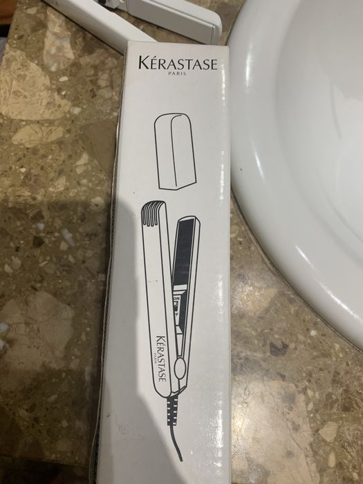 Mini placa para alisar o cabelo . Marca Kerastase