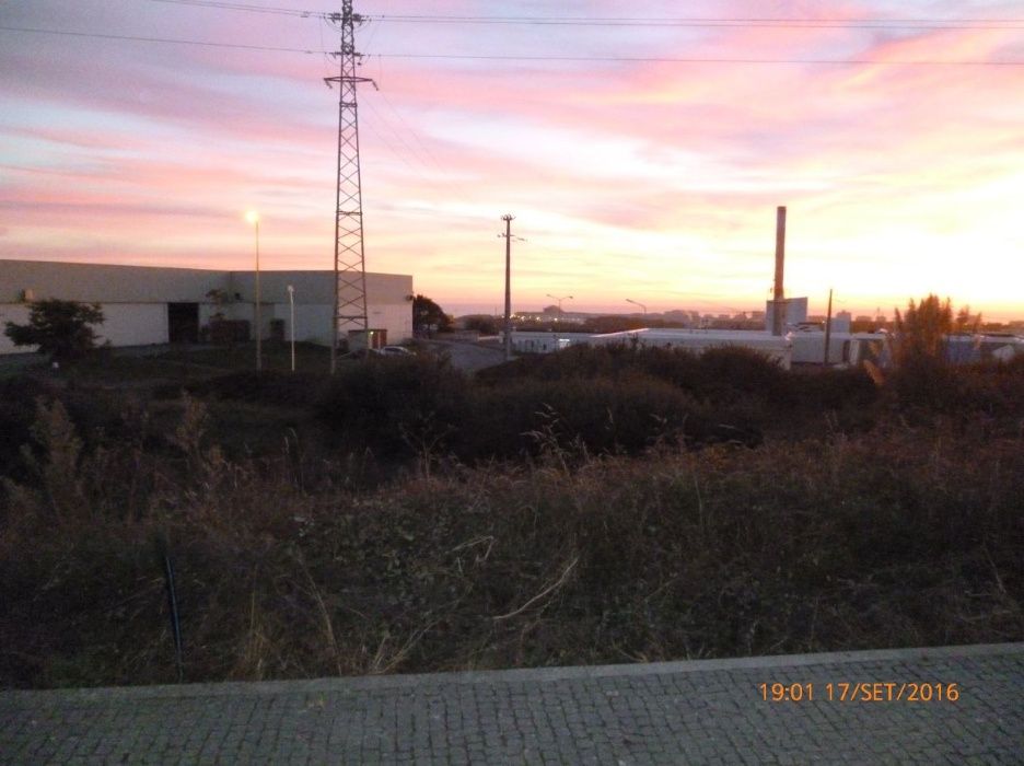 Terreno para moradia de 4 frentes em Vila do Conde