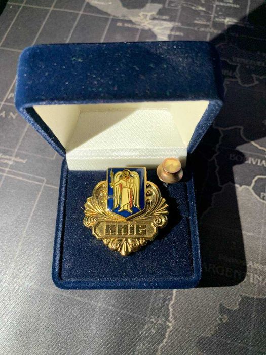 Колекційні рідкісні значки, піни