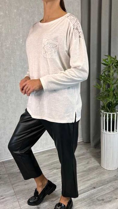 Bluzka biała z ozdobną koronką długi rękaw 44
