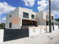 Moradia em banda V4 em Ourém