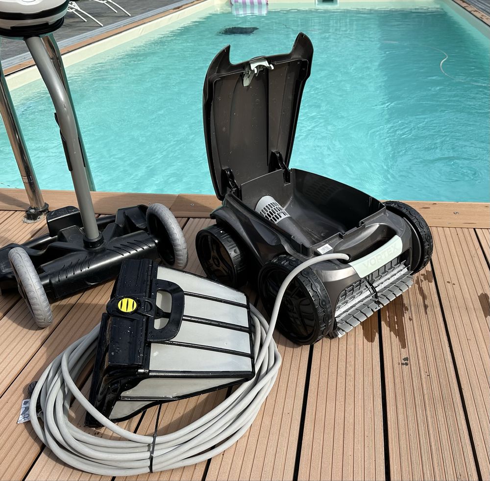 Robot basenowy Zodiac Vortex AV34850. Odkurzacz, basen