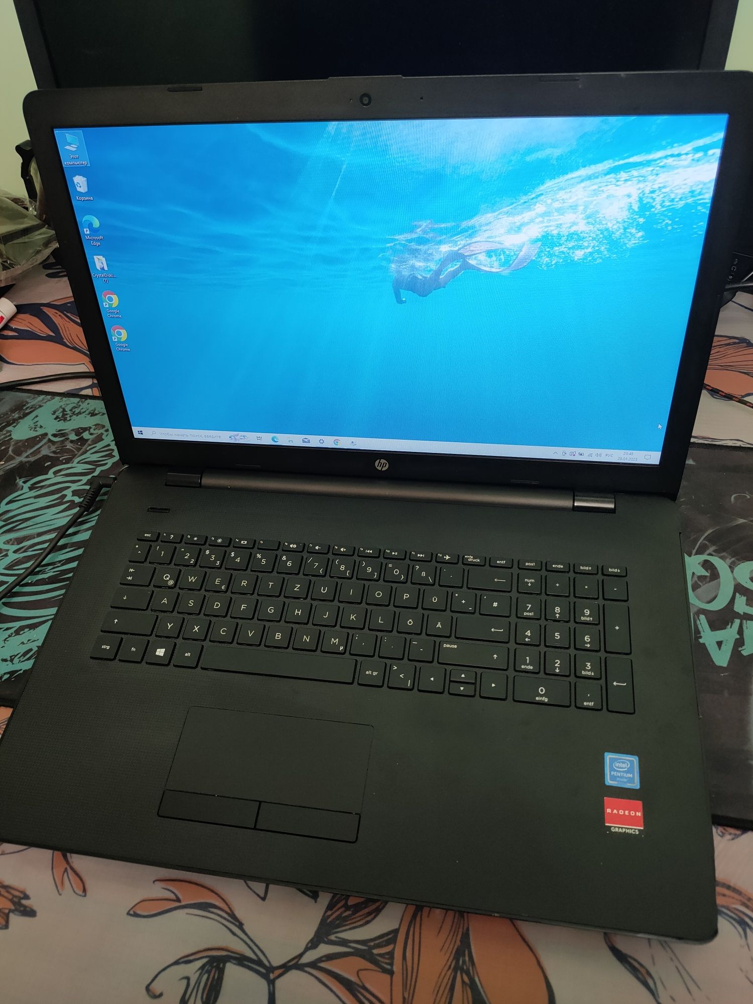 Ноутбук HP Radeon 17"3/R5 M330/N3710/8озу