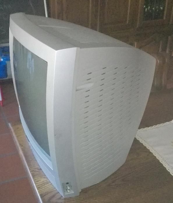 Vende se Tv Sanyo como nova a bom preço.Algum fusível queimado.