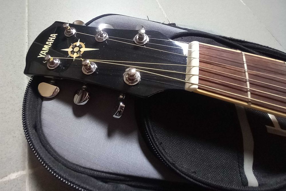 Yamaha CPX500 BL — Como Nova + Estojo Resistente.