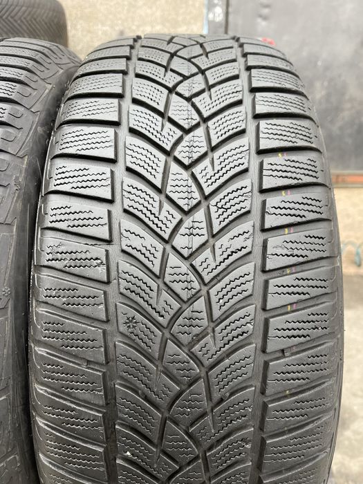 Шини 215/55/17 GoodYear UltraGrip зима 2шт