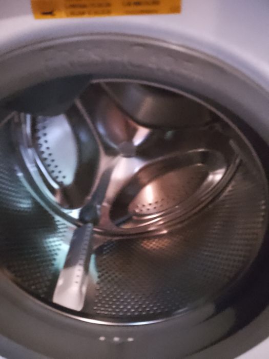 Sprzedam pralkę Whirlpool uszkodzoną 2,5 letnią