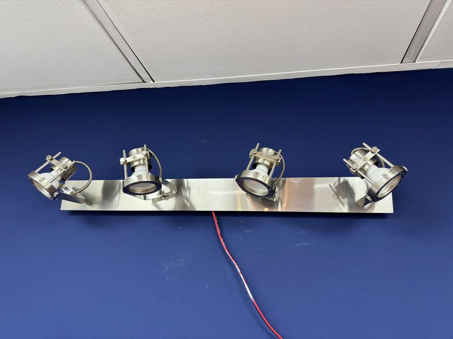 Spot com 4 lâmpadas