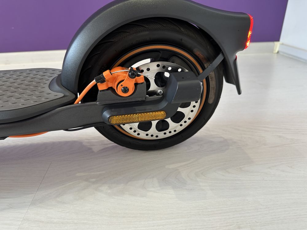 Електросамокат Segway-Ninebot F40I