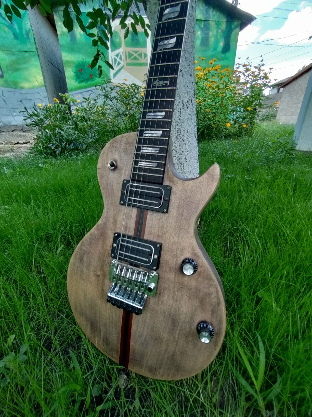 Продам электрогитару les paul,лес полл.