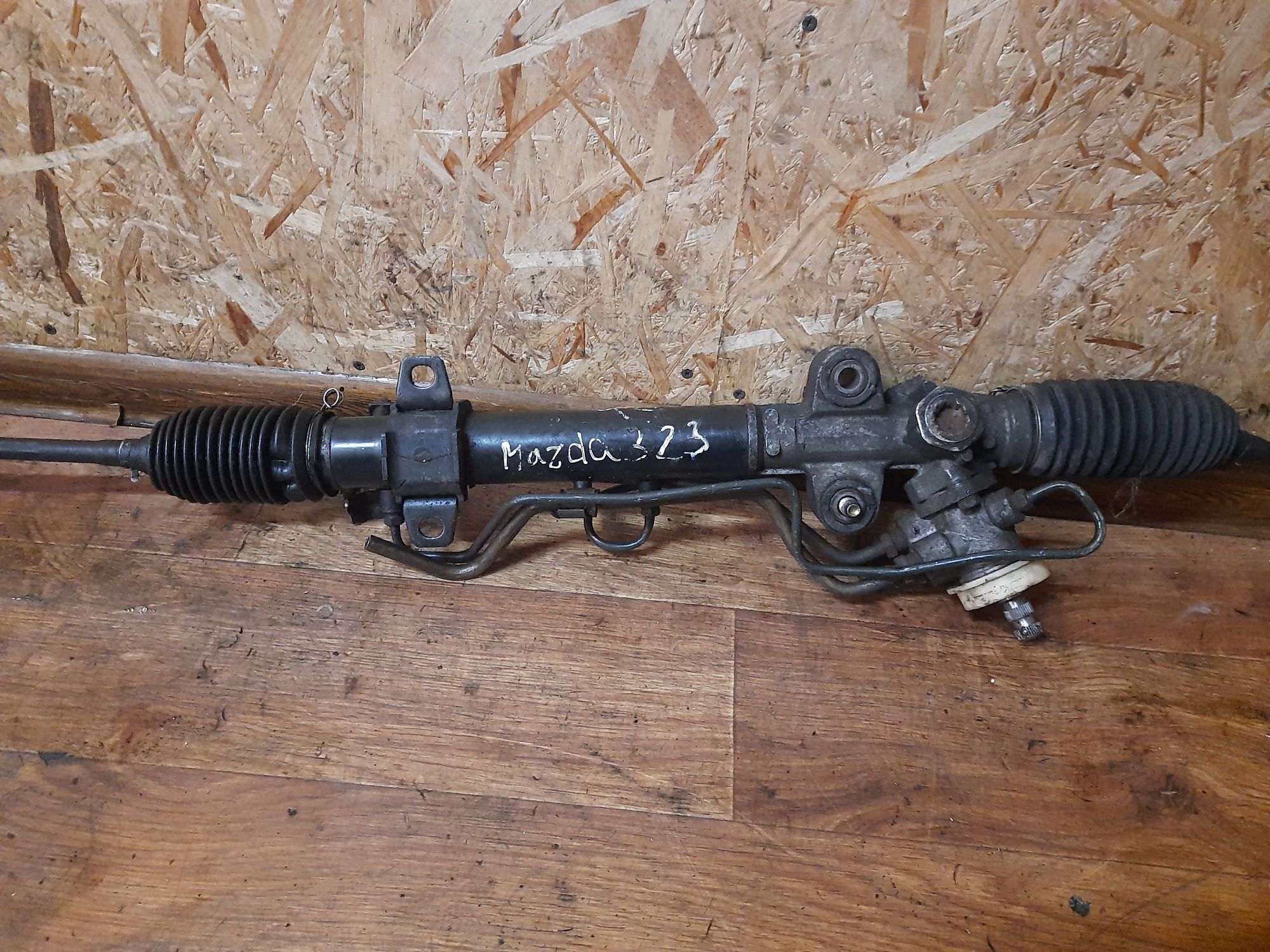 Мазда 323 Mazda 323 Рульова рейка 2300764  BJ 6 1998-2004