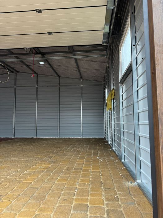 Garaż blaszany 8x6 bramy segmentowe