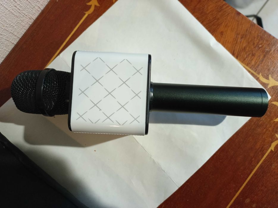 Беспроводная портативная колонка + караоке микрофон 2 в 1 Q7 исправный