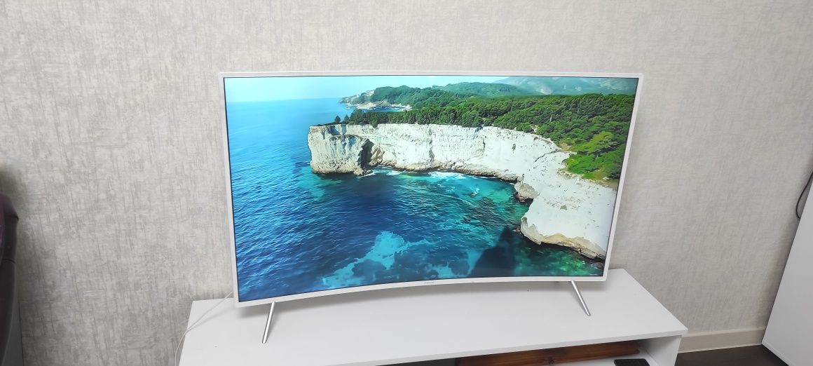 Изогнутый телевизор Samsung UE49KU6749U, Wi-Fi, 4K