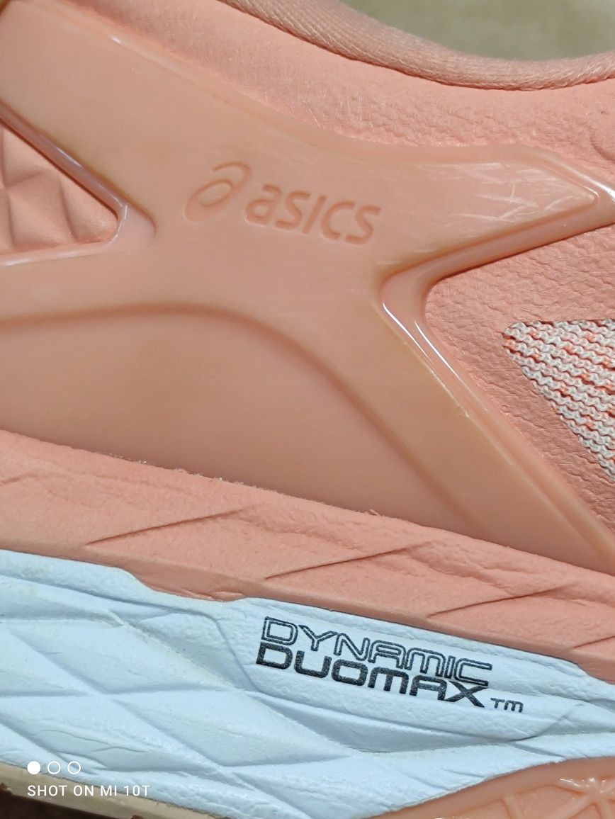 Жіночі кросівки ASICS