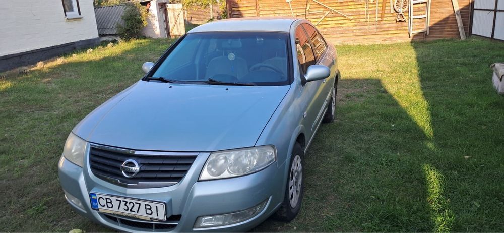 Автомобіль Nissan Almera 2006 року.