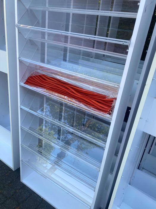 Sprzedam regały z pojemnikami