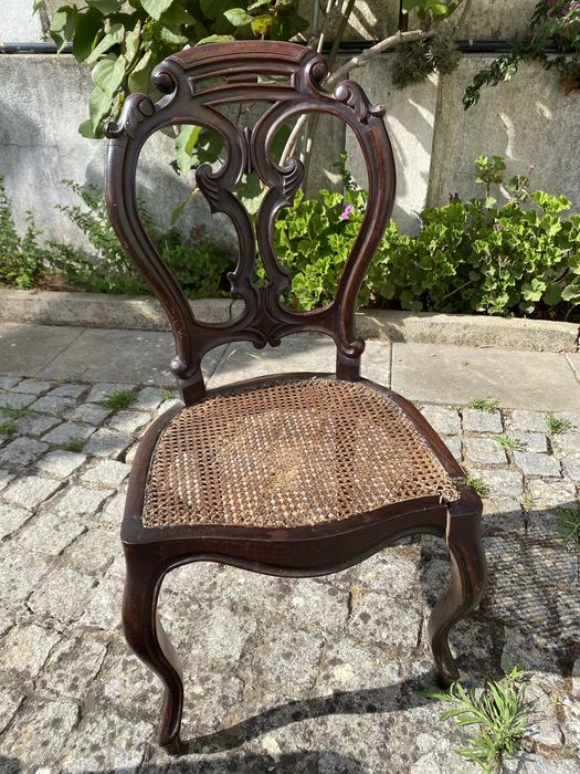 Cadeira antiga para restauro