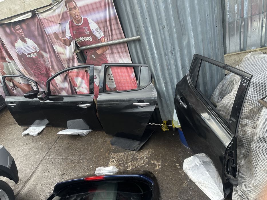 Ляда Крышка Багажника в Сборе Nissan Leaf 2018-2024