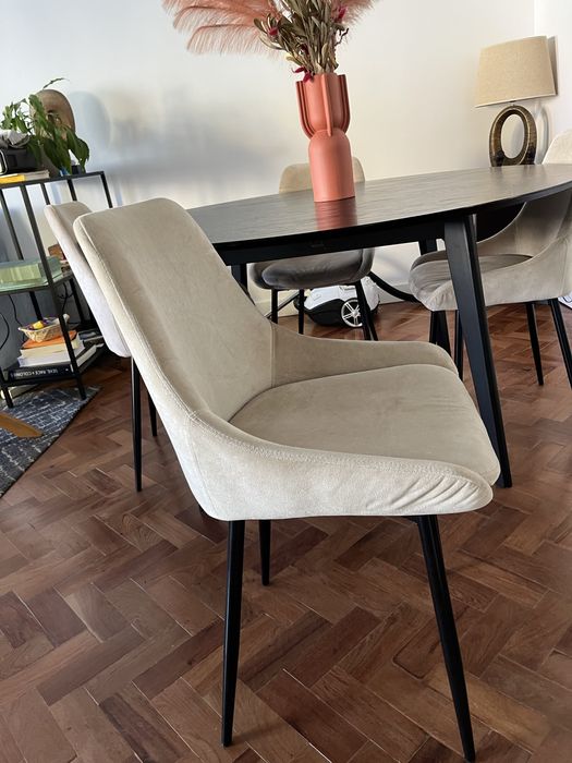 Mesa de Jantar + 4 Cadeiras | Dining Table + 4 Chairs