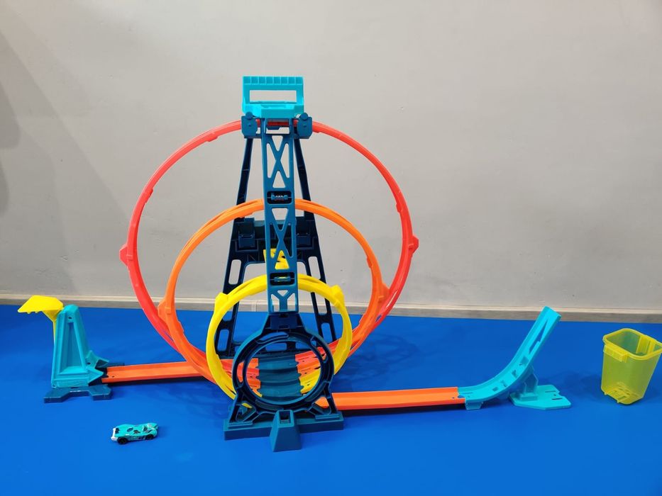 Hot Wheels tor potrójna pętla