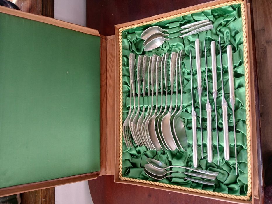 Hefra PRL Posrebrzane sztućce 24 elementy walizka wzór wschodni