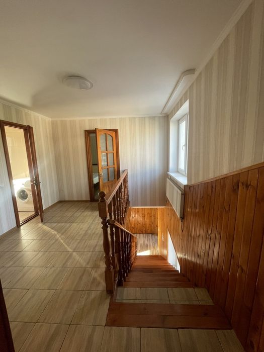 Світлий великий будинок з теплою підлогою та всіма зручностями 37362