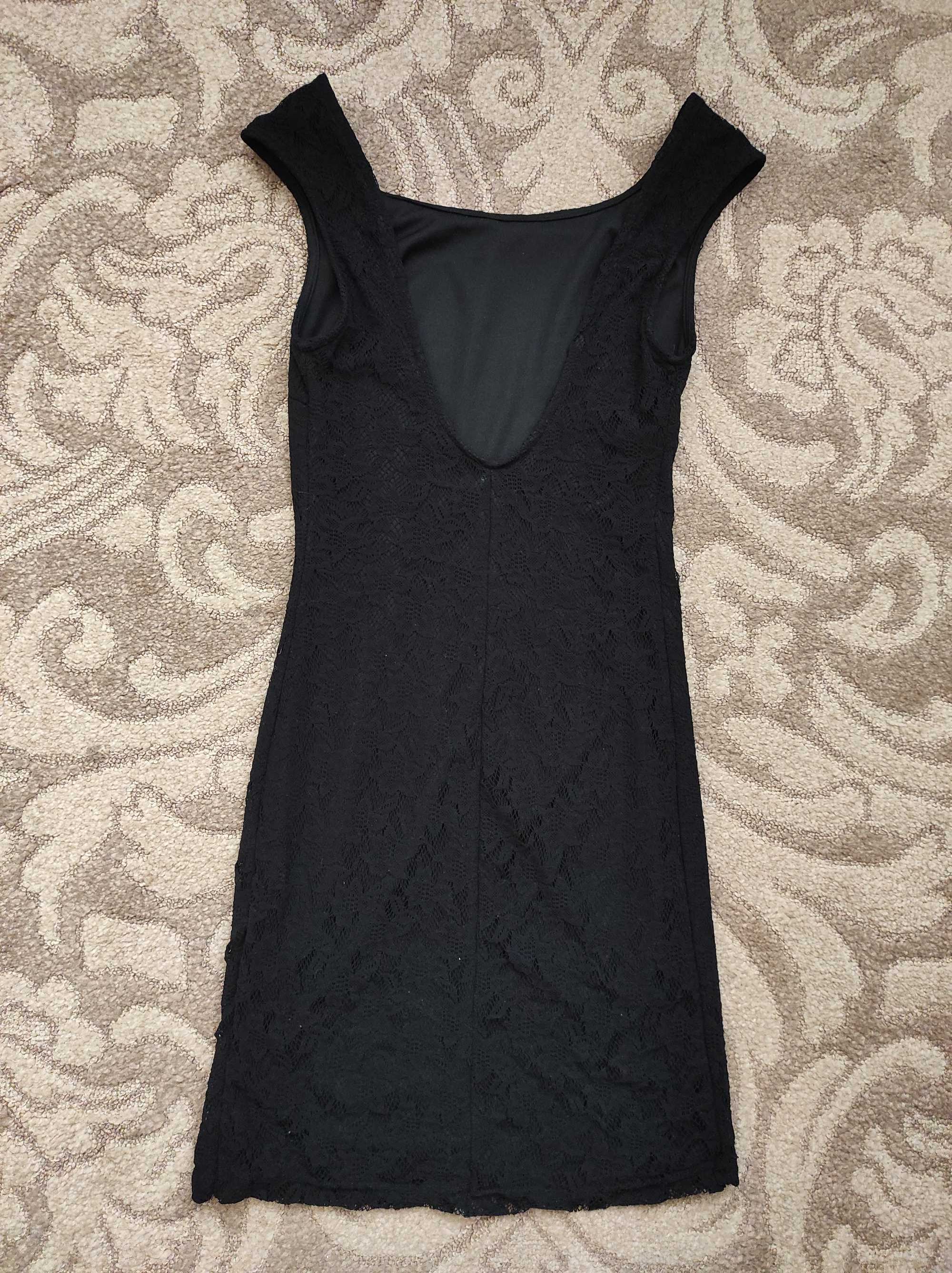 Czarna koronkowa sukienka mała czarna Zara
