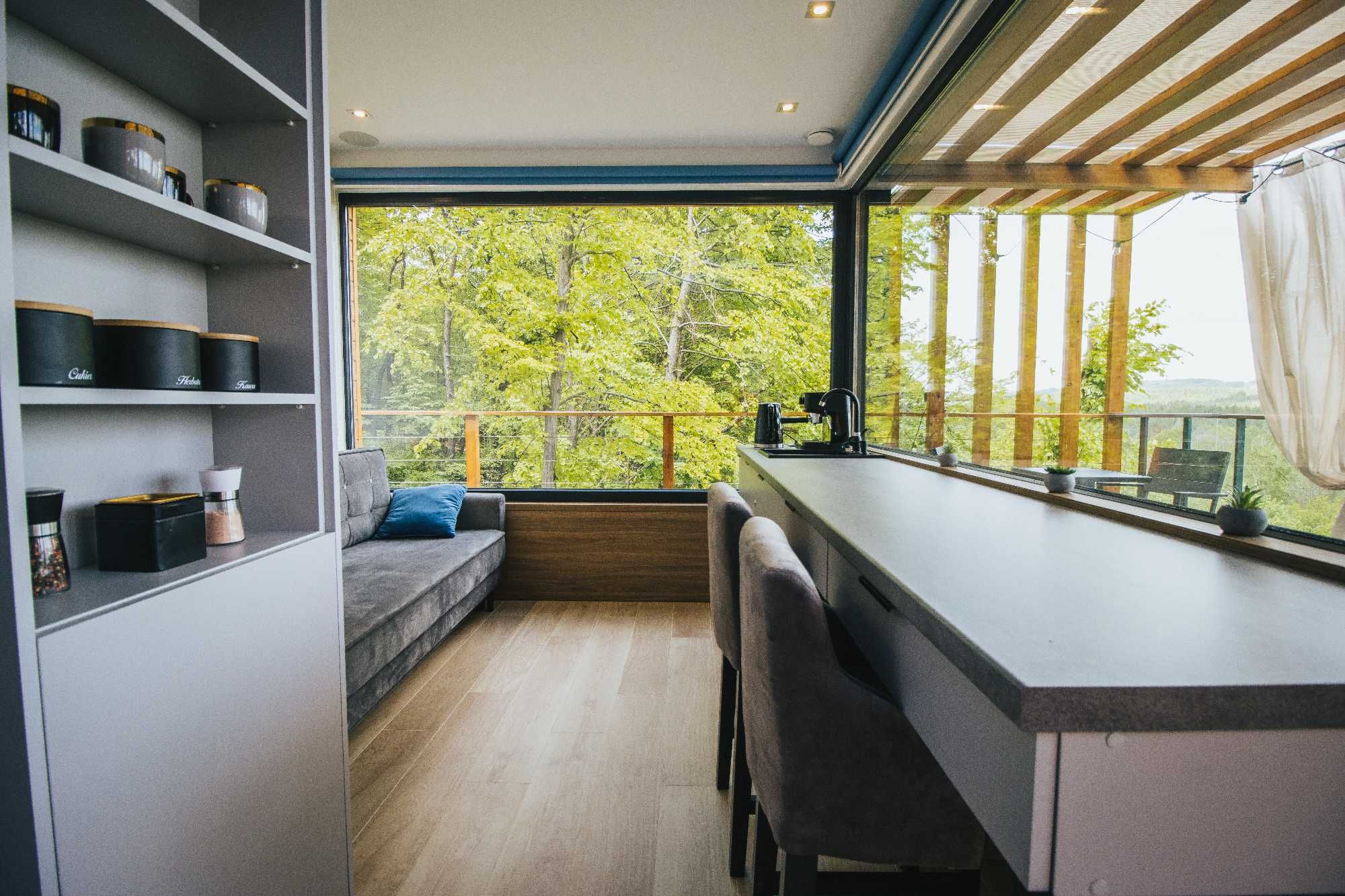 Domek na skale z jacuzzi sauna SPA na wyłączność nad jeziorem majówka
