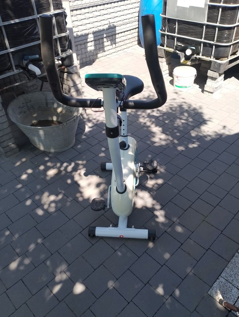 Sprzedam rower stacjonarny magnetyczny bardzo ładny.