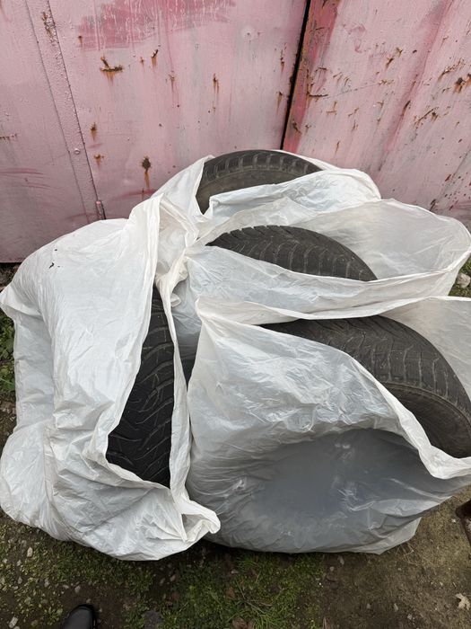 Продам зимнюю резину Kumho 245.65 r17