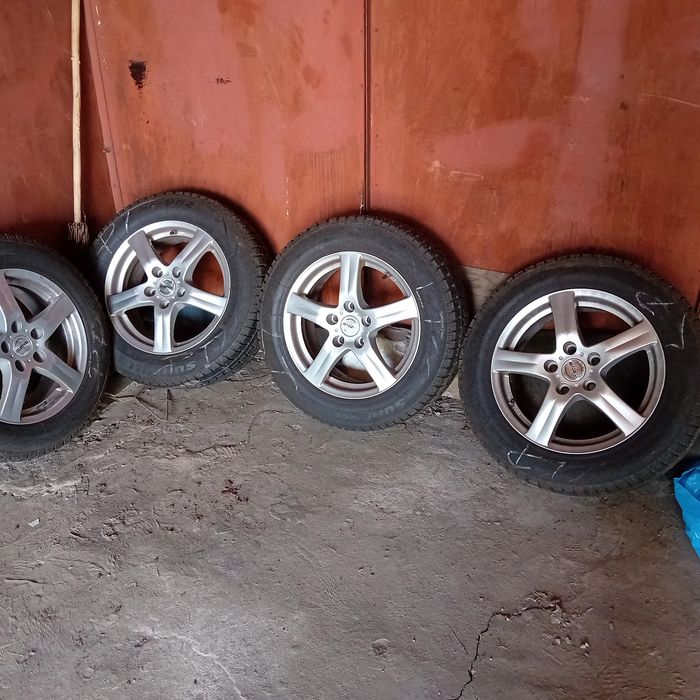 Sprzedam bardzo dobrge opony zimowe 16