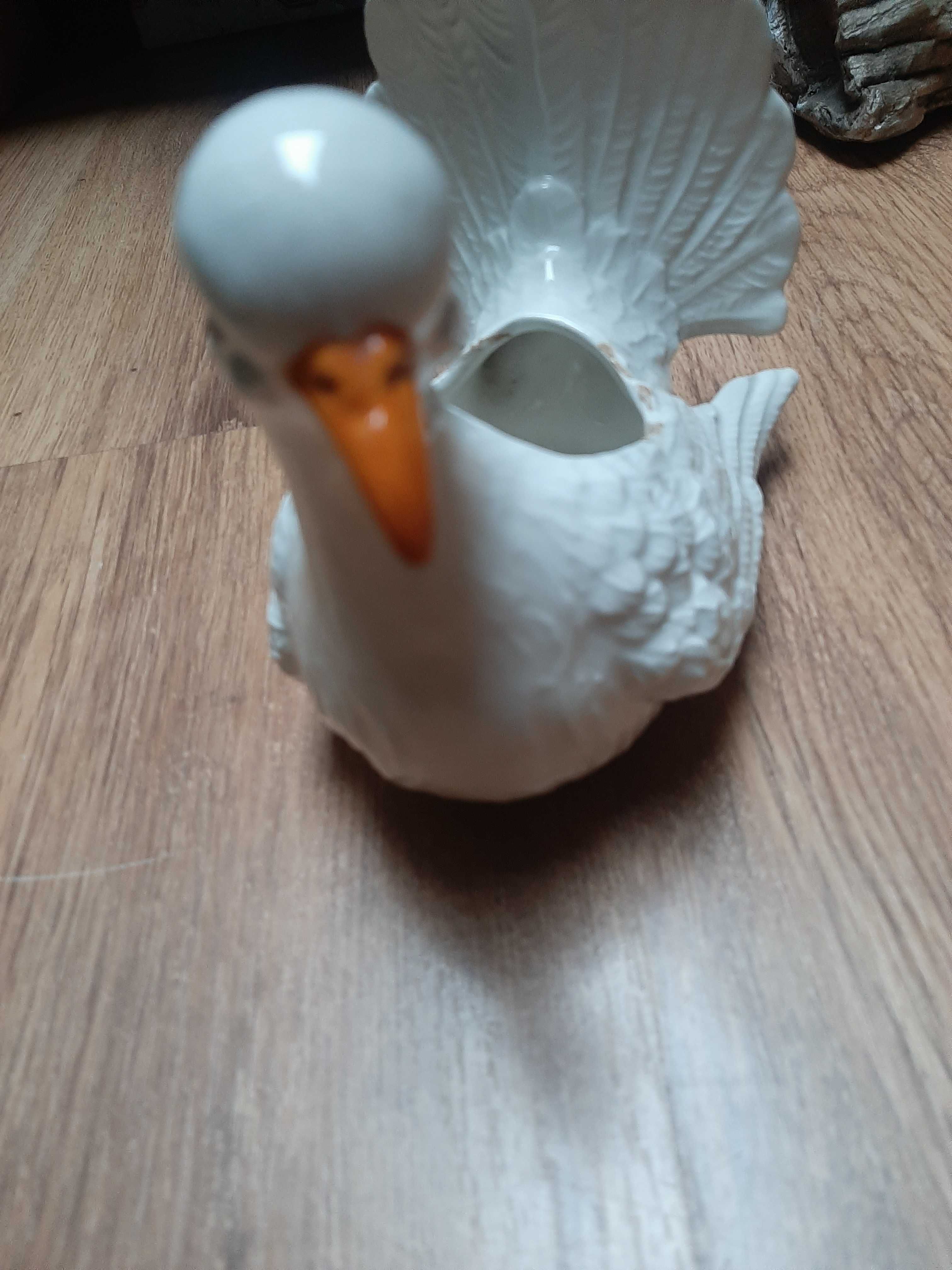 Porcelanowa figurka wazonik gołąb