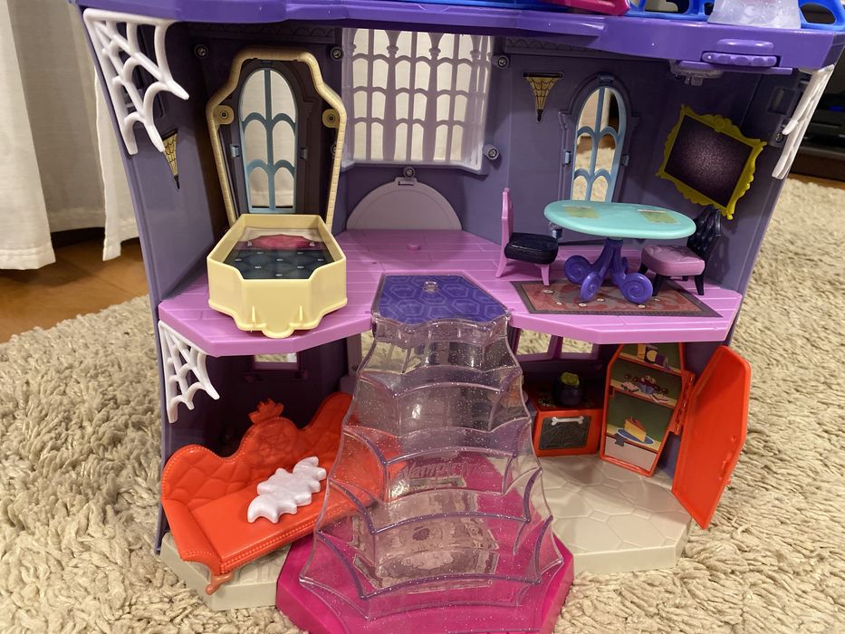 Castelo, casa, Pensão Pavor da Vampirina com todos os acessórios