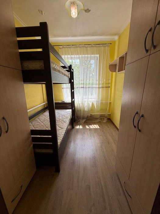 Оренда 4к будинку з гаражем на Карачунах