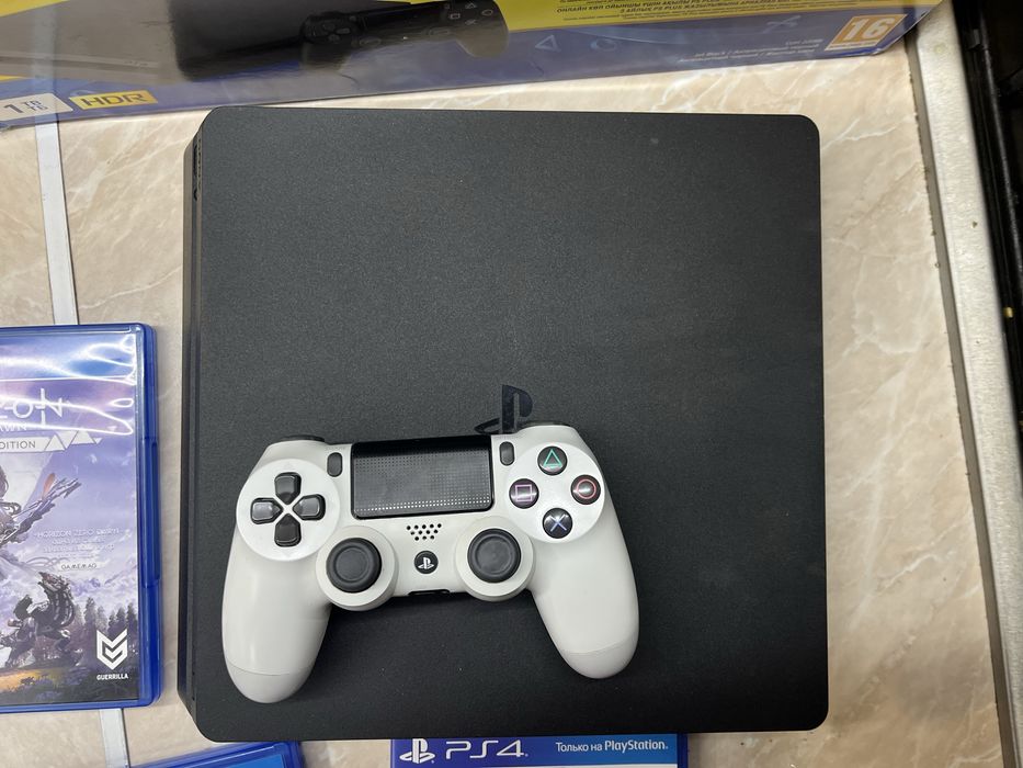 PlayStation 4  slim 1TB
