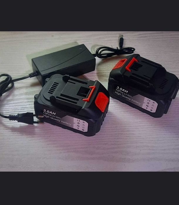 Dwie sztuki bateria 3Ah plus zasilacz pseudo Makita 18V