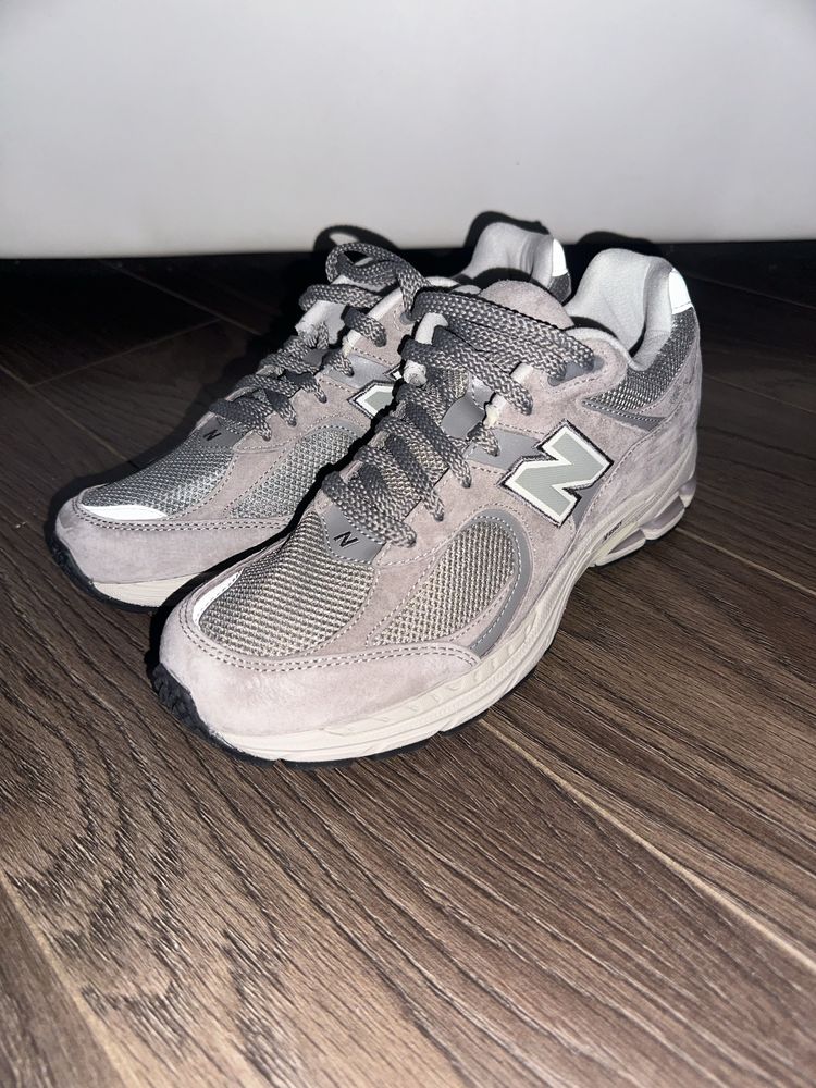 New balance 2002r