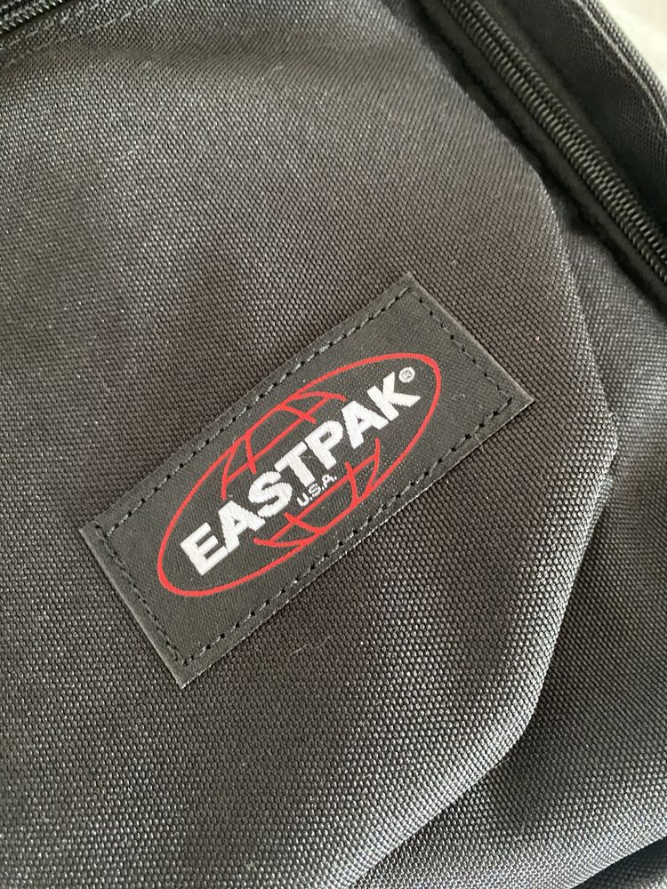 Рюкзак Eastpak Padded Pakr 27 літрів чорний для ноутбука