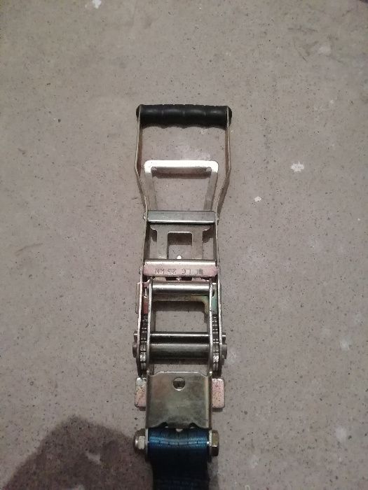 Klamry napinające pasów z przedłużonym ramieniem do mocowania